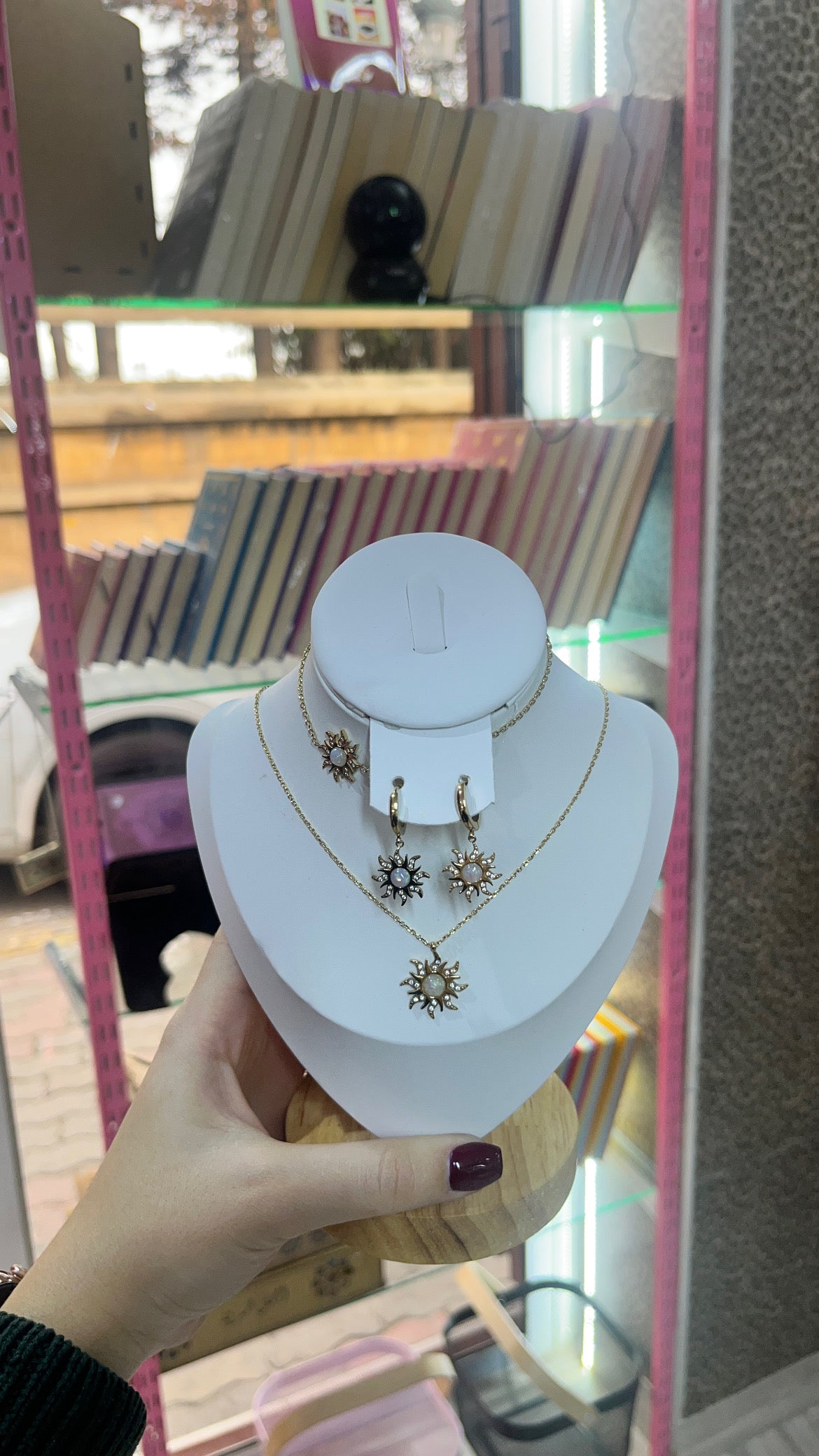 Parure Inspirée de Raiponce – Collier, Boucles d’Oreilles & Gourmette