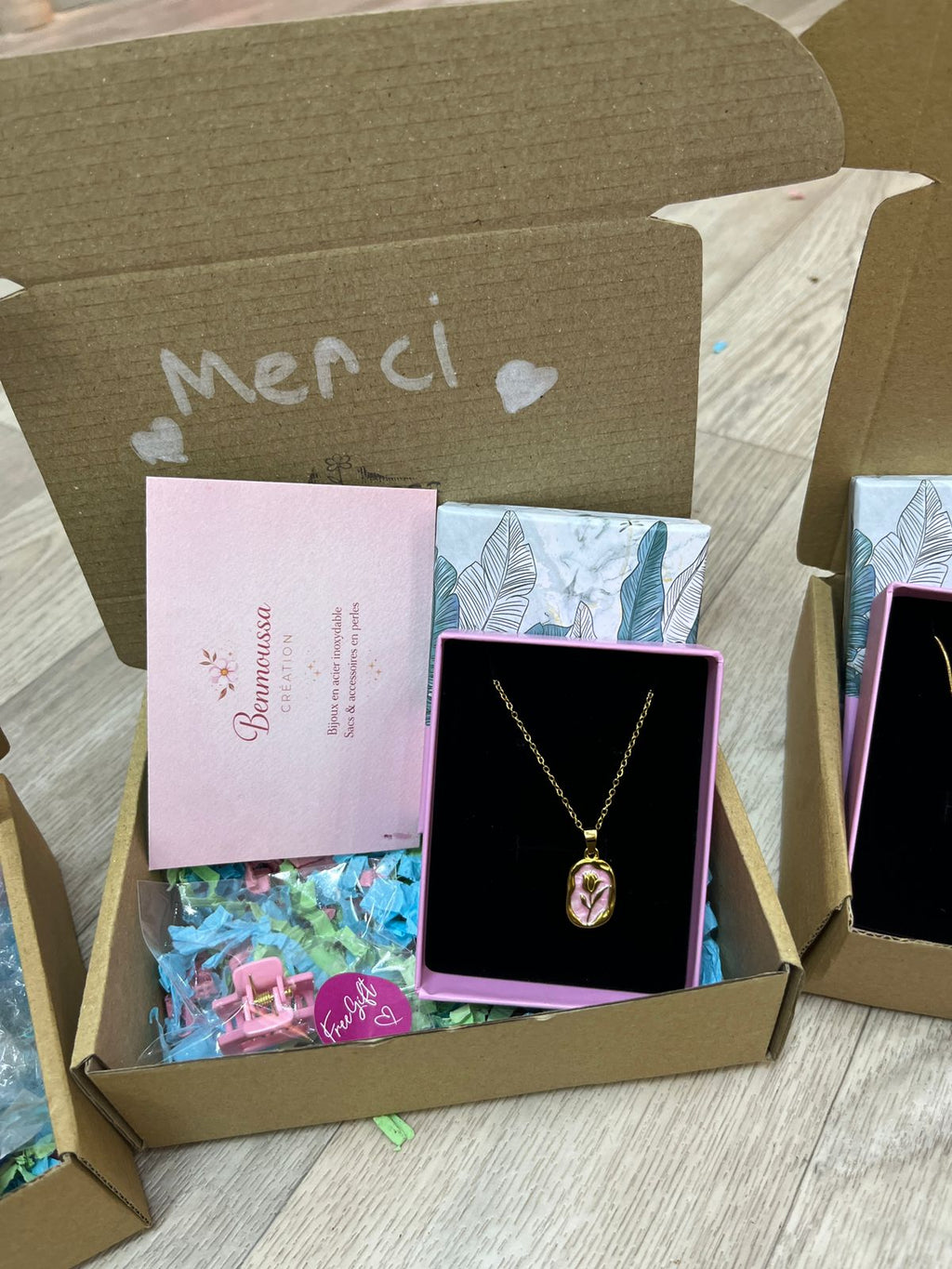 Collier floral en acier inoxydable – Création Benmoussa