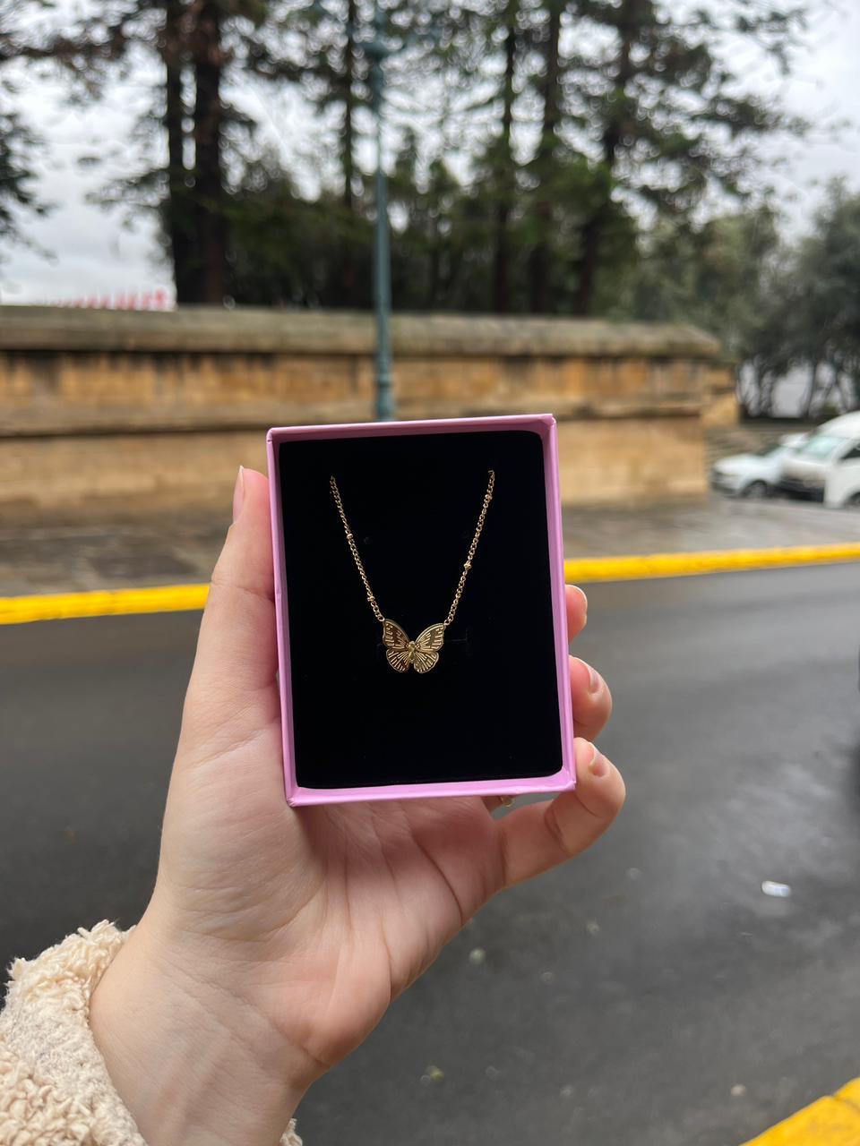 Collier Papillon Doré – Élégance & Féminité